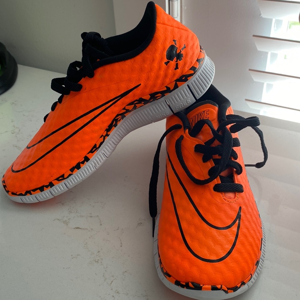 Unisex Nike - size 5.5 Y New